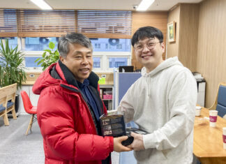 영상 스위처를 흘려보냈습니다